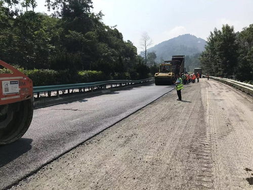 省造價站調(diào)研貴新高速公路路面養(yǎng)護(hù)工程施工現(xiàn)場