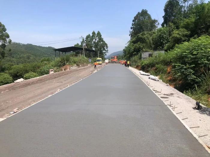 永安曹遠(yuǎn)樟林至泥坪公路啟動(dòng)路面工程施工
