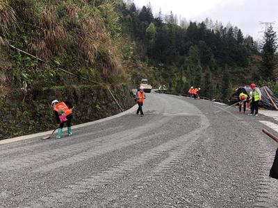 貴州橋梁集團(tuán)加快推進(jìn)縣鄉(xiāng)公路路面改善提升工程，助力鄉(xiāng)村振興