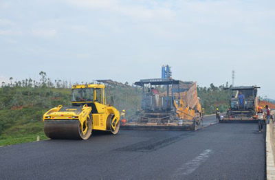 平文高速公路瀝青路面試驗段順利通過驗收，中鐵二十三局三公司穩步推進路橋附屬工程