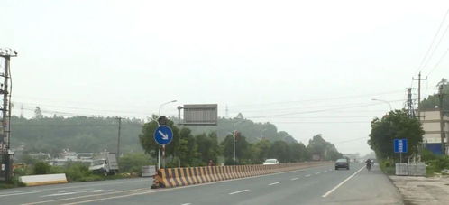 市公路事務(wù)中心領(lǐng)導(dǎo)到我縣調(diào)研公路路面改造工程推進(jìn)情況